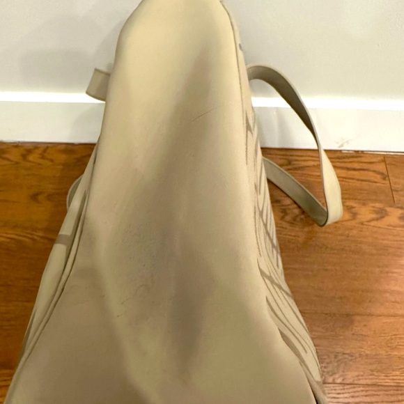 Used DKNY tote bags in monogram in good condition - Picture 4 of 6